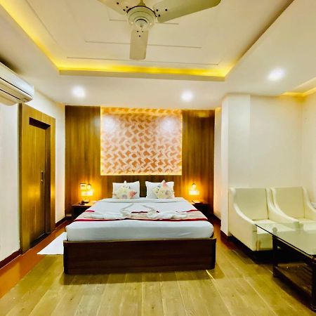 Hotel Ajay International Allahabad Esterno foto