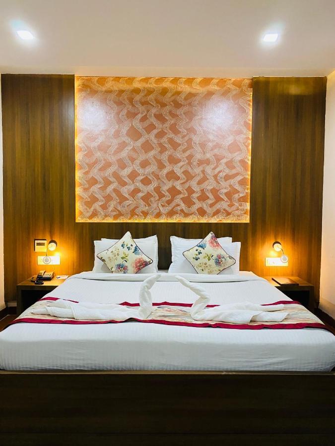 Hotel Ajay International Allahabad Esterno foto