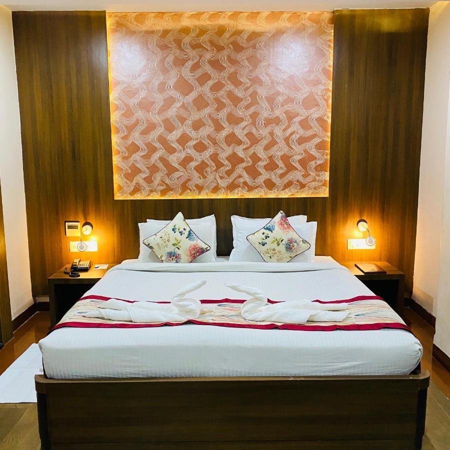 Hotel Ajay International Allahabad Esterno foto