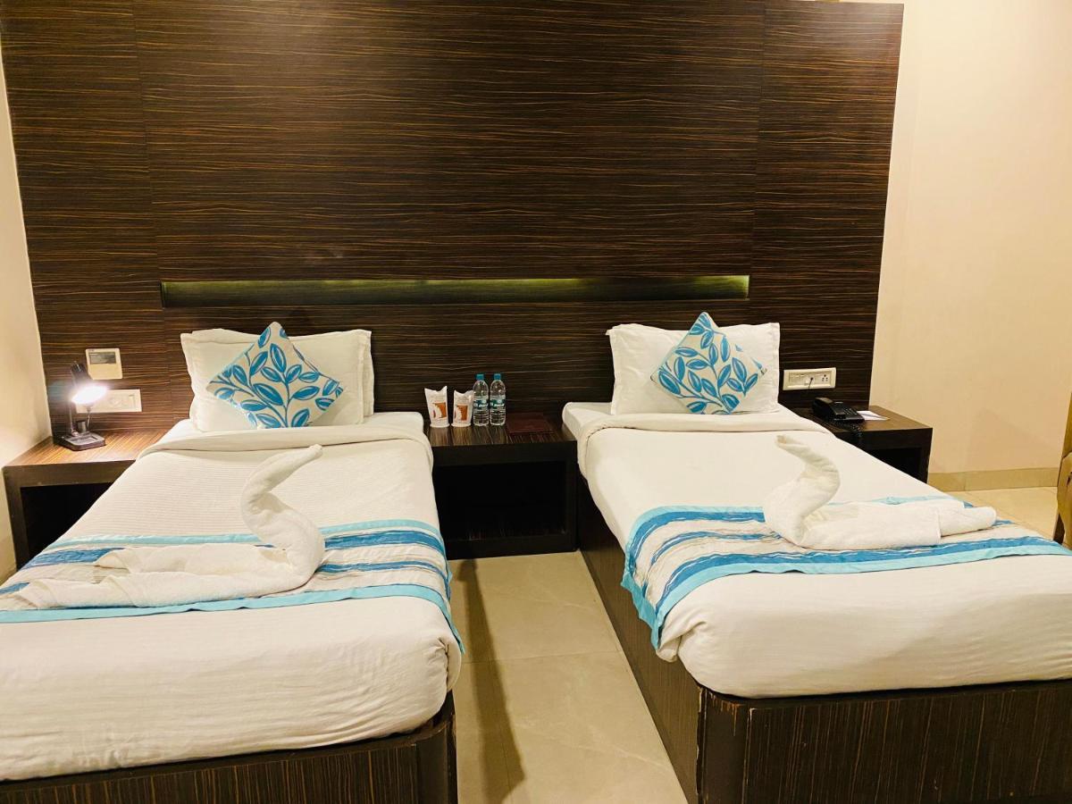 Hotel Ajay International Allahabad Esterno foto