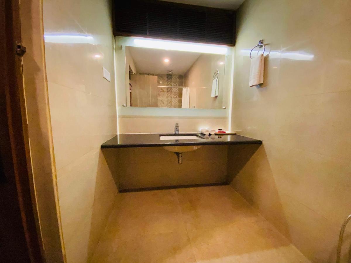 Hotel Ajay International Allahabad Esterno foto